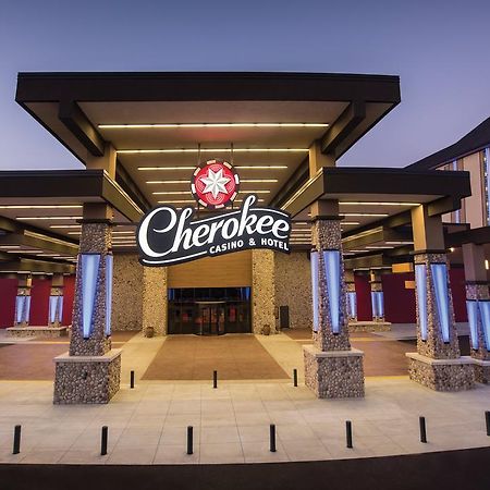 Cherokee Casino Hotel Roland Eksteriør bilde