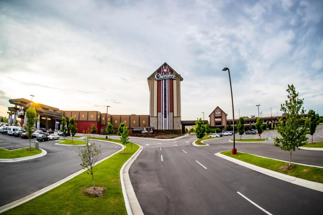 Cherokee Casino Hotel Roland Eksteriør bilde