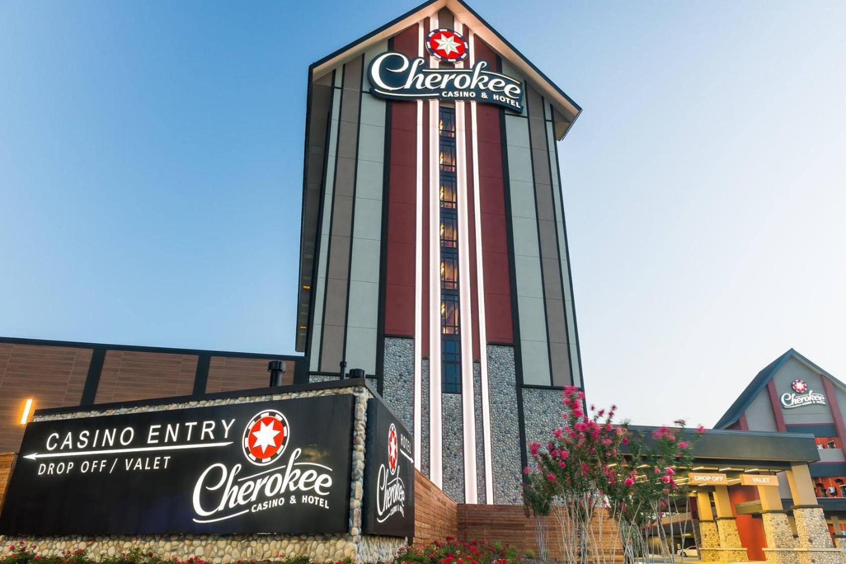 Cherokee Casino Hotel Roland Eksteriør bilde
