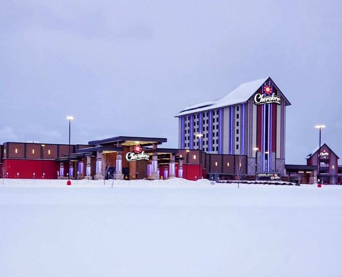Cherokee Casino Hotel Roland Eksteriør bilde