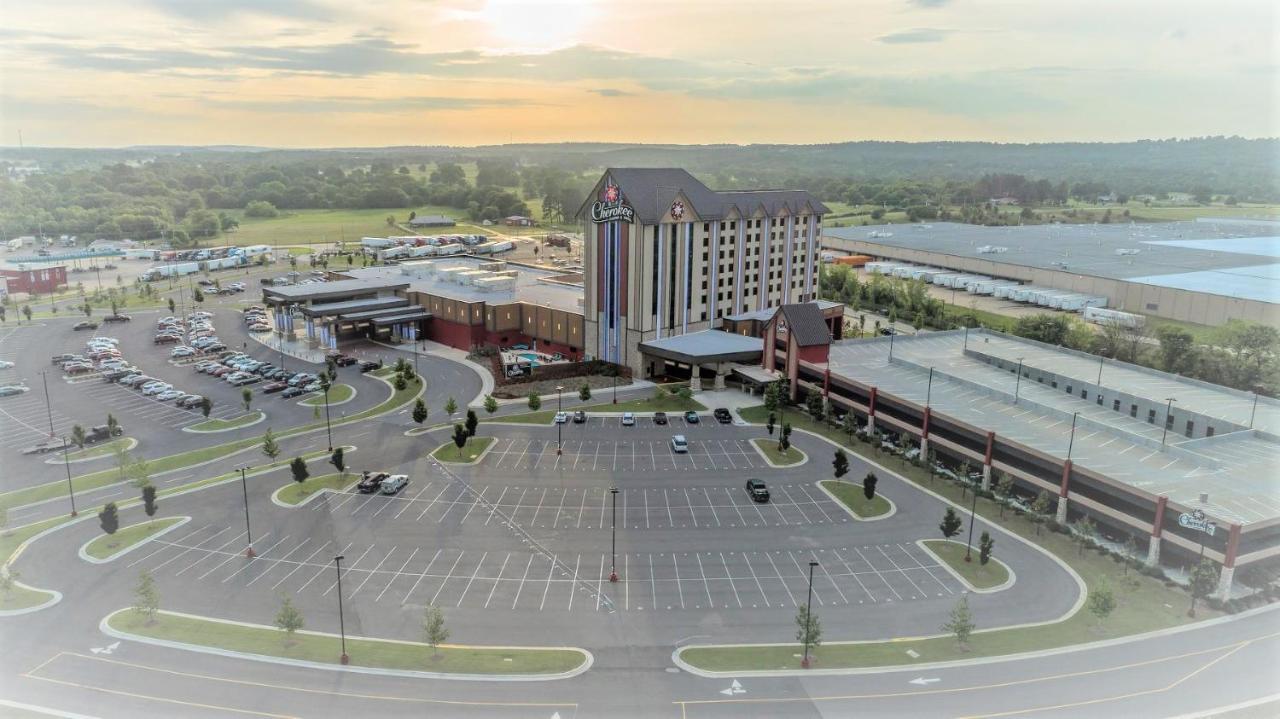 Cherokee Casino Hotel Roland Eksteriør bilde